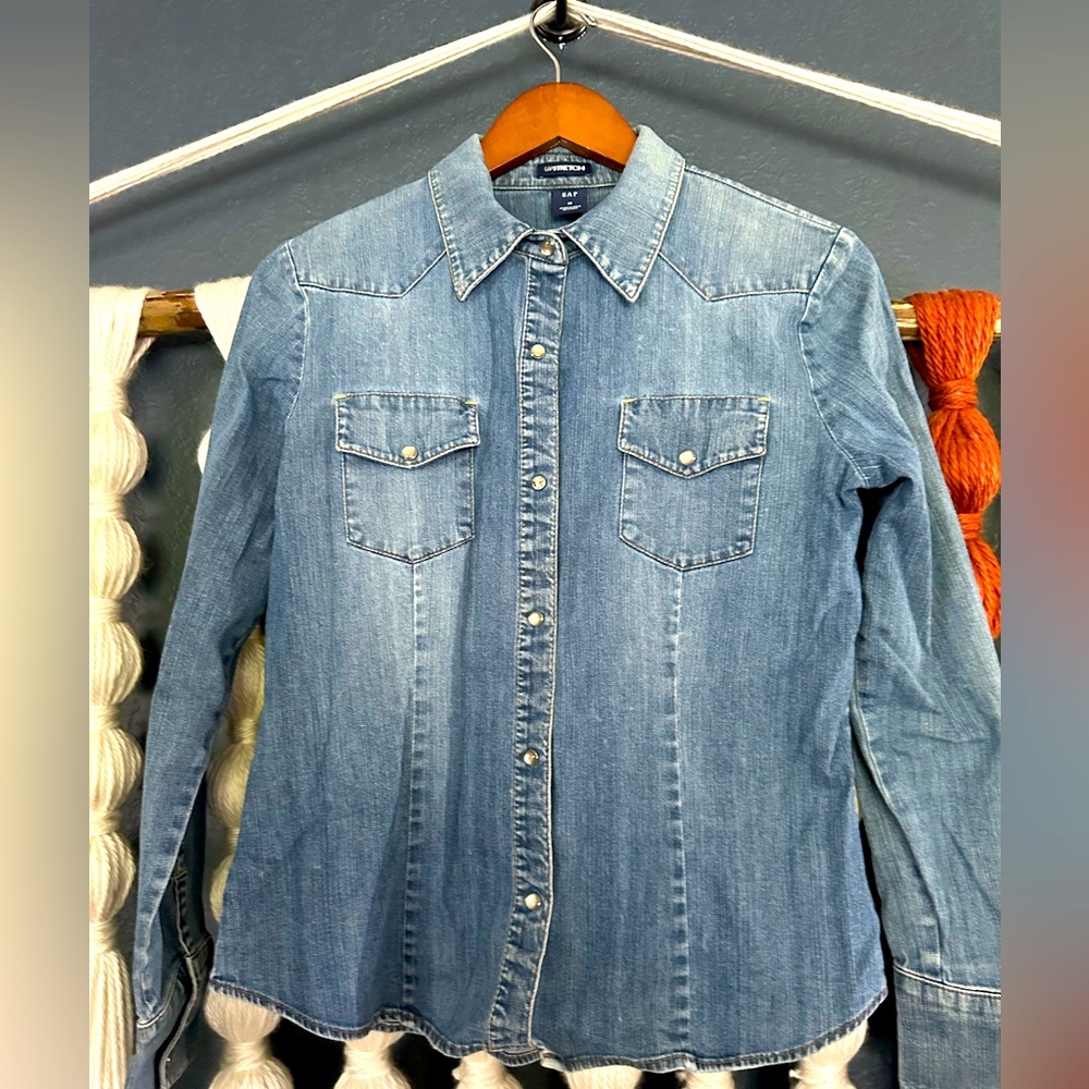 Gap denim snap button shirt